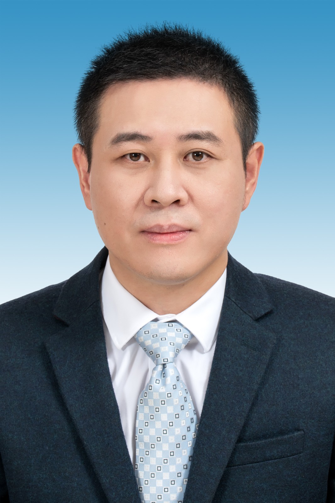 余经伟